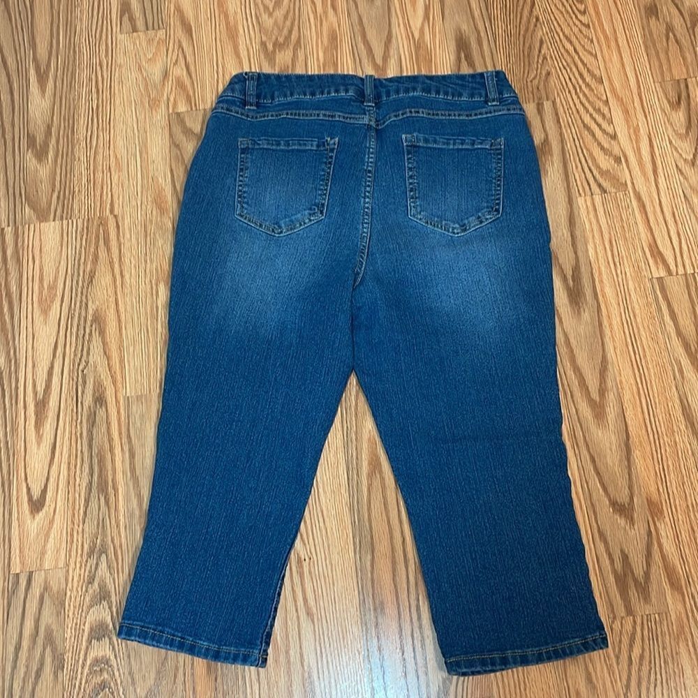 D. jeans Embroidered Capri Jeans, coral flowers, 12P - Picture 3 of 4